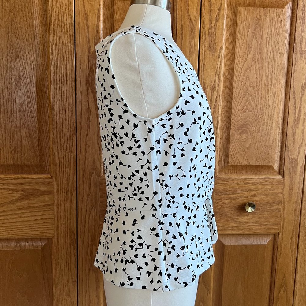 TALBOTS - Tie-Front Tank - Petal Print -- Excellent Condition - Picture 3 of 8